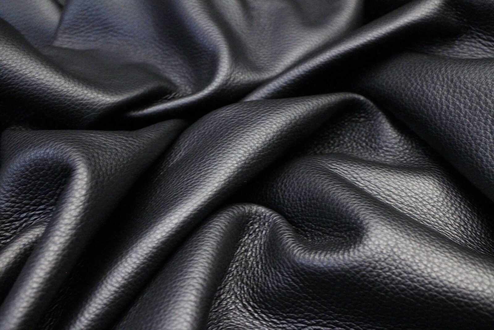 How to Effectively Take Care of Leather? Fashion on a Curve